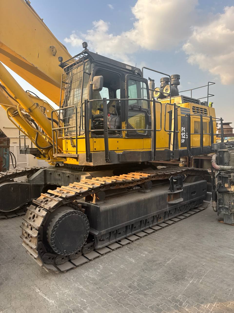 Гусеничный экскаватор PC1250