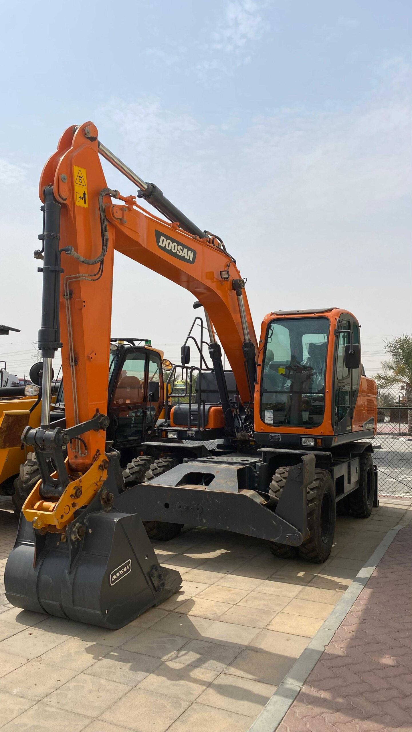 Экскаватор DOOSAN DX150WE-9CN