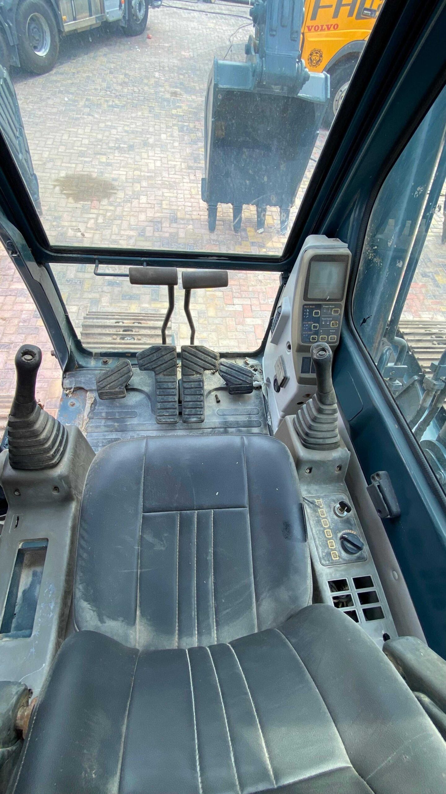 Экскаватор HYUNDAI R220L