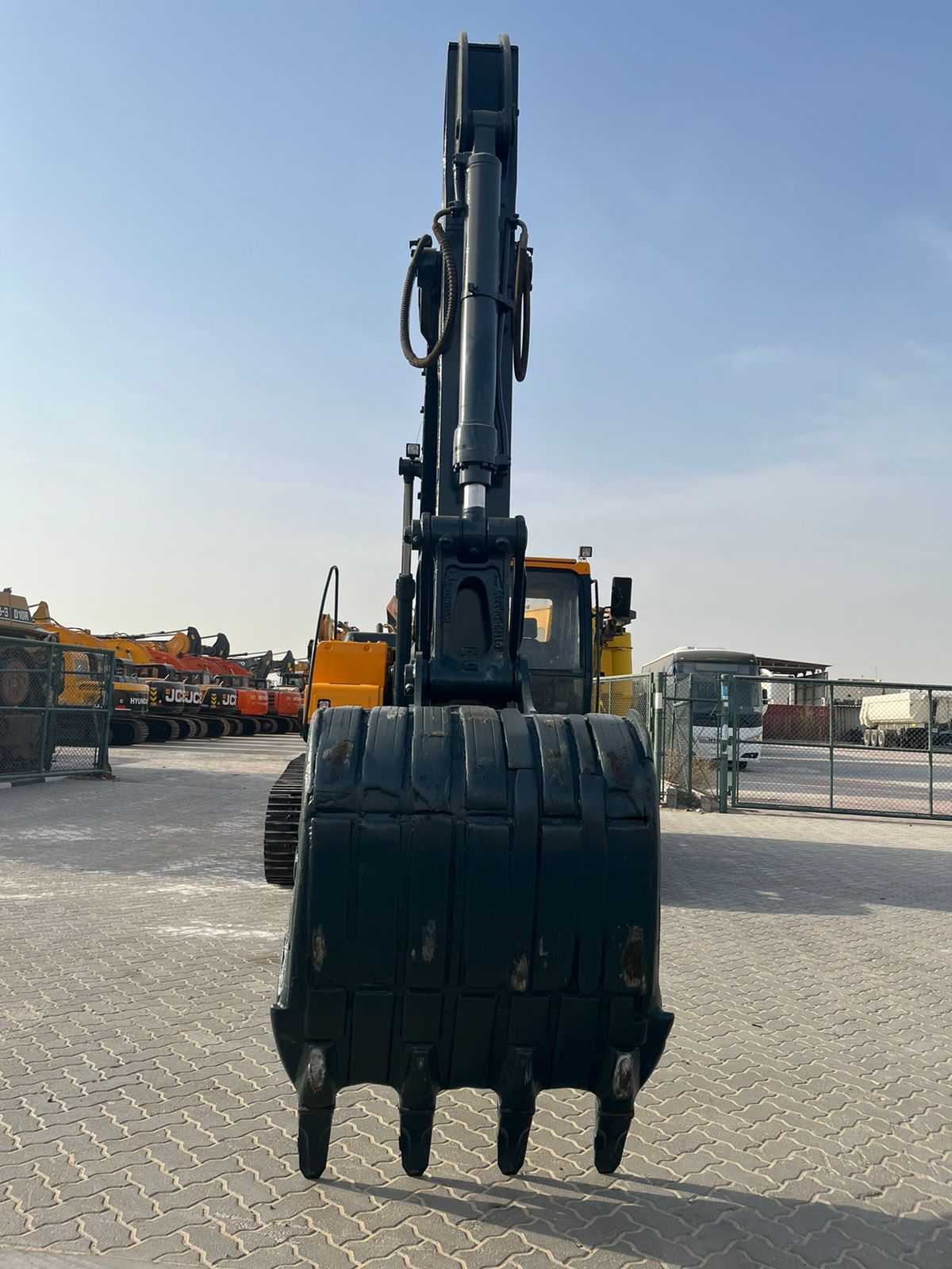 Экскаватор HYUNDAI R220LS