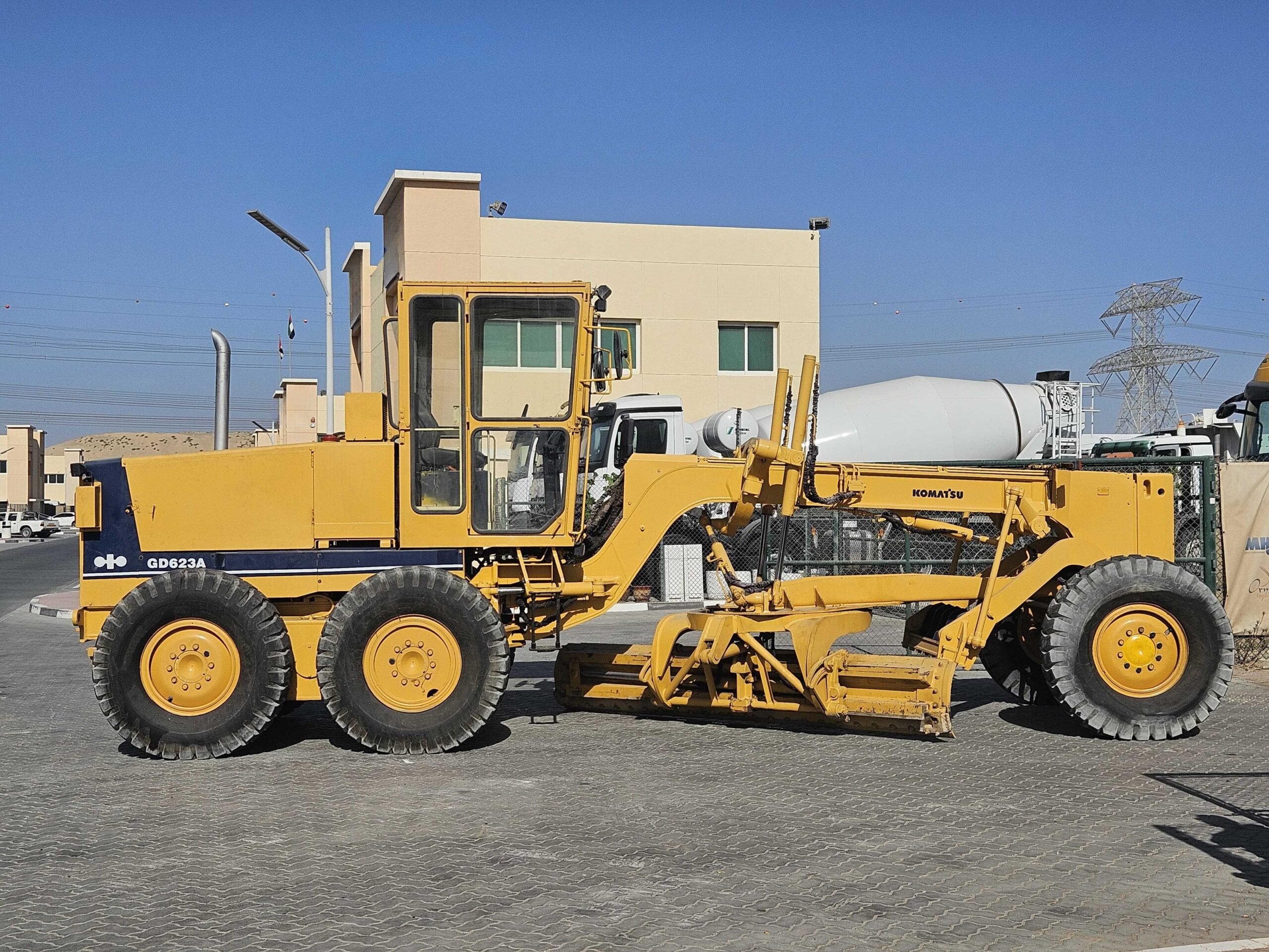 Грейдер KOMATSU GD623A-1