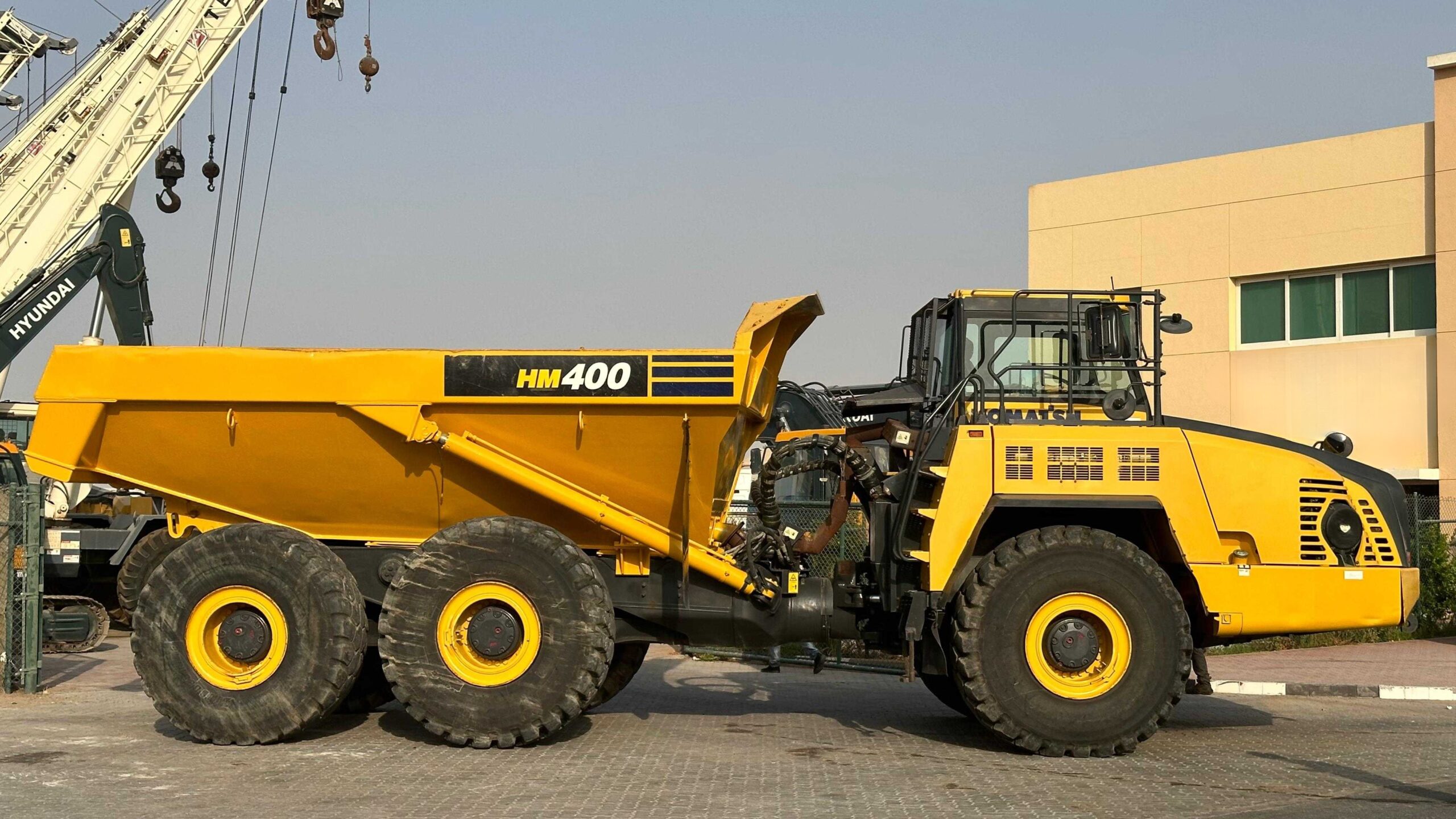 Самосвал KOMATSU HM400-3R