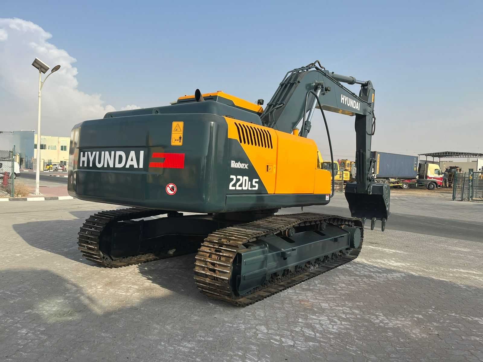 Экскаватор HYUNDAI R220LS
