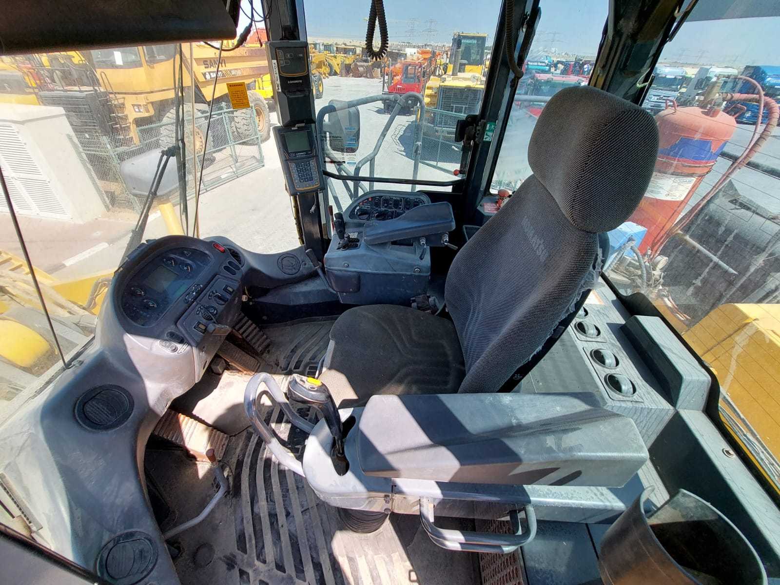 Погрузчик KOMATSU WA600-6R
