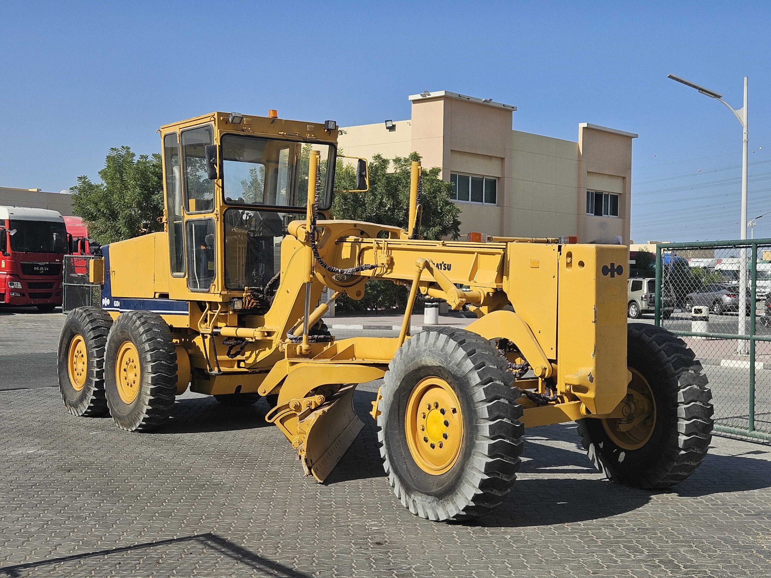 Грейдер KOMATSU GD623A-1
