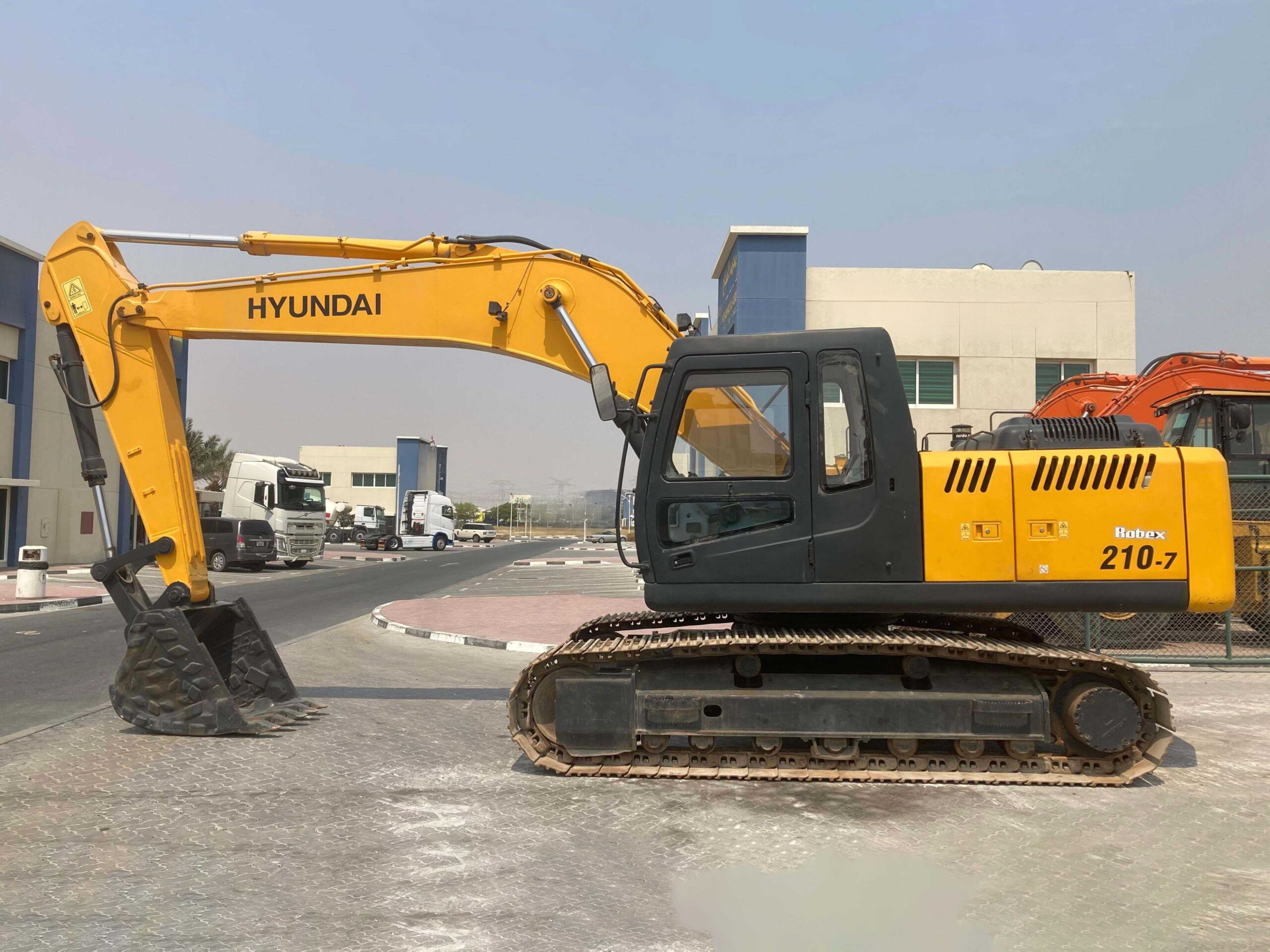 Экскаваторы HYUNDAI R210LC-7