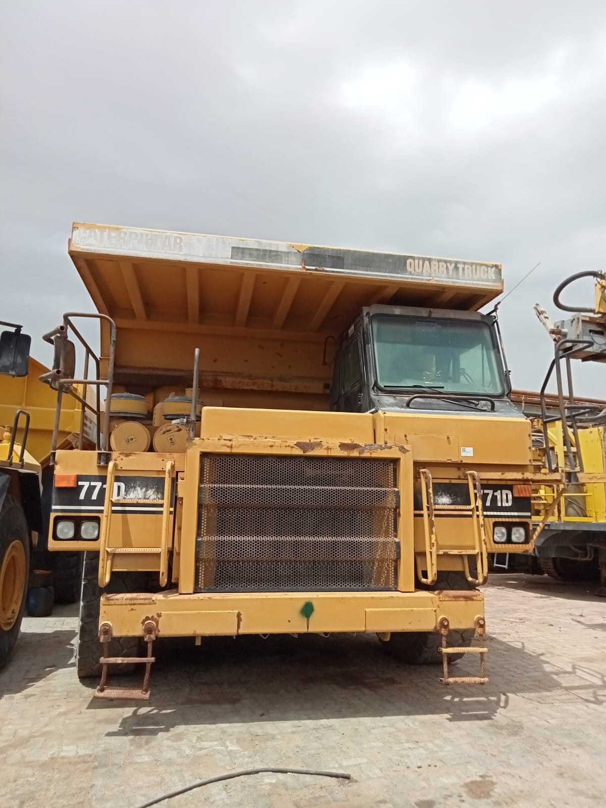 Самосвал CATERPILLAR 771D