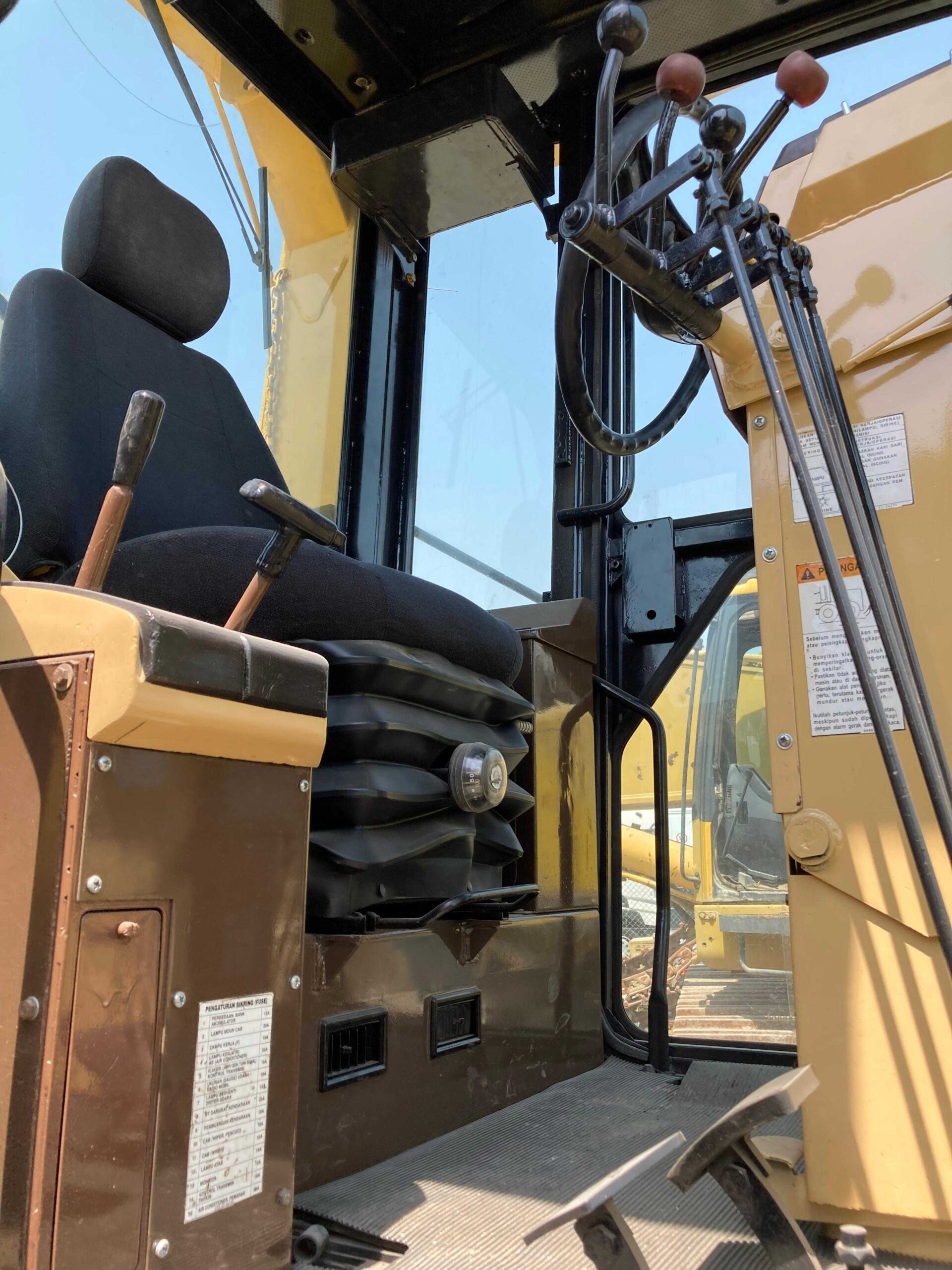 Грейдер KOMATSU GD825A-2