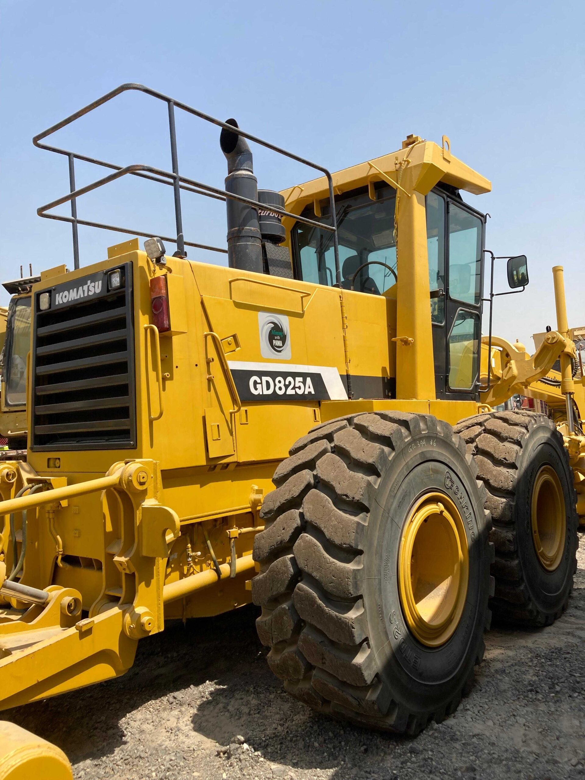 Грейдер KOMATSU GD825A-2