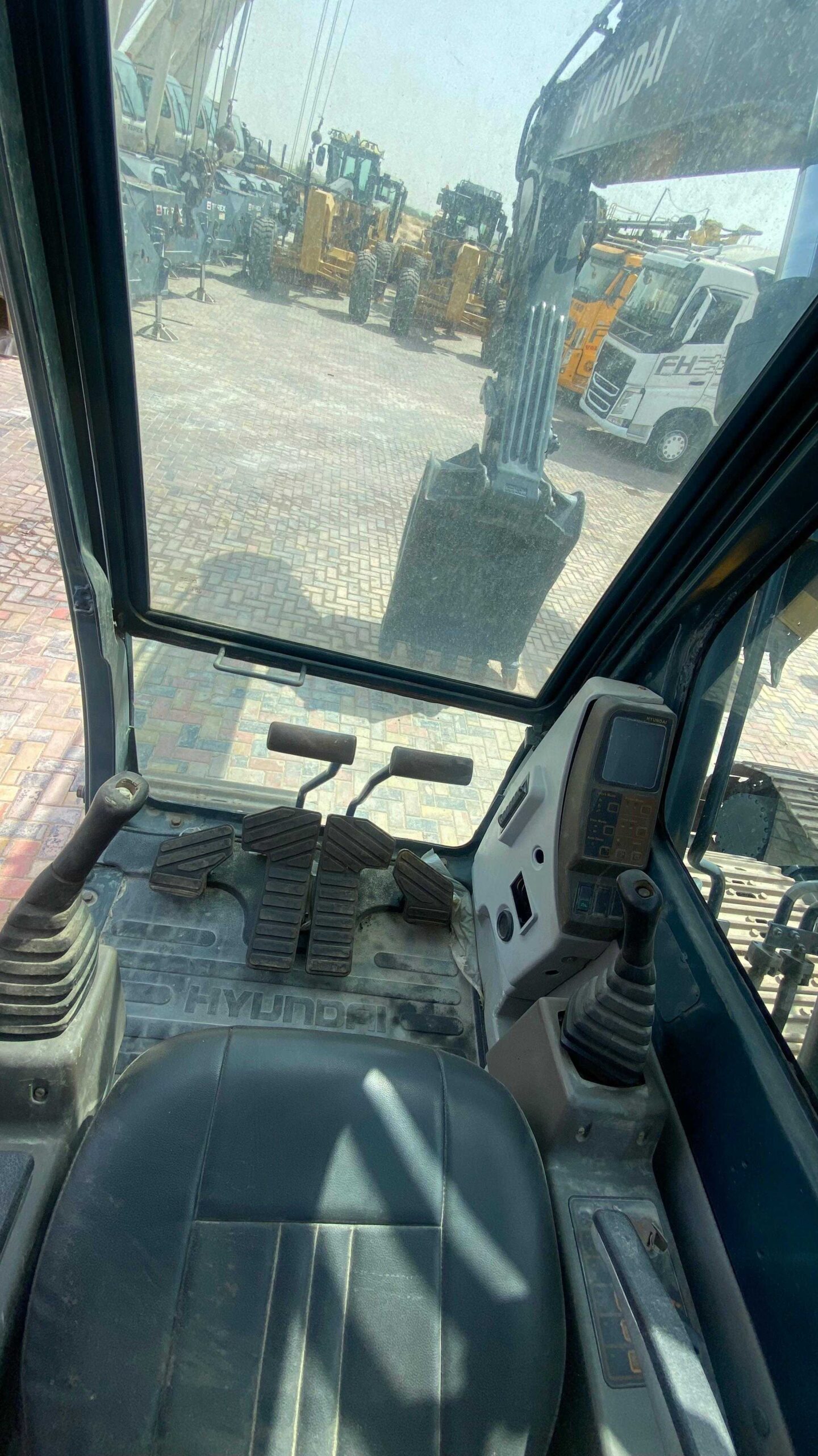 Экскаватор HYUNDAI R210-7