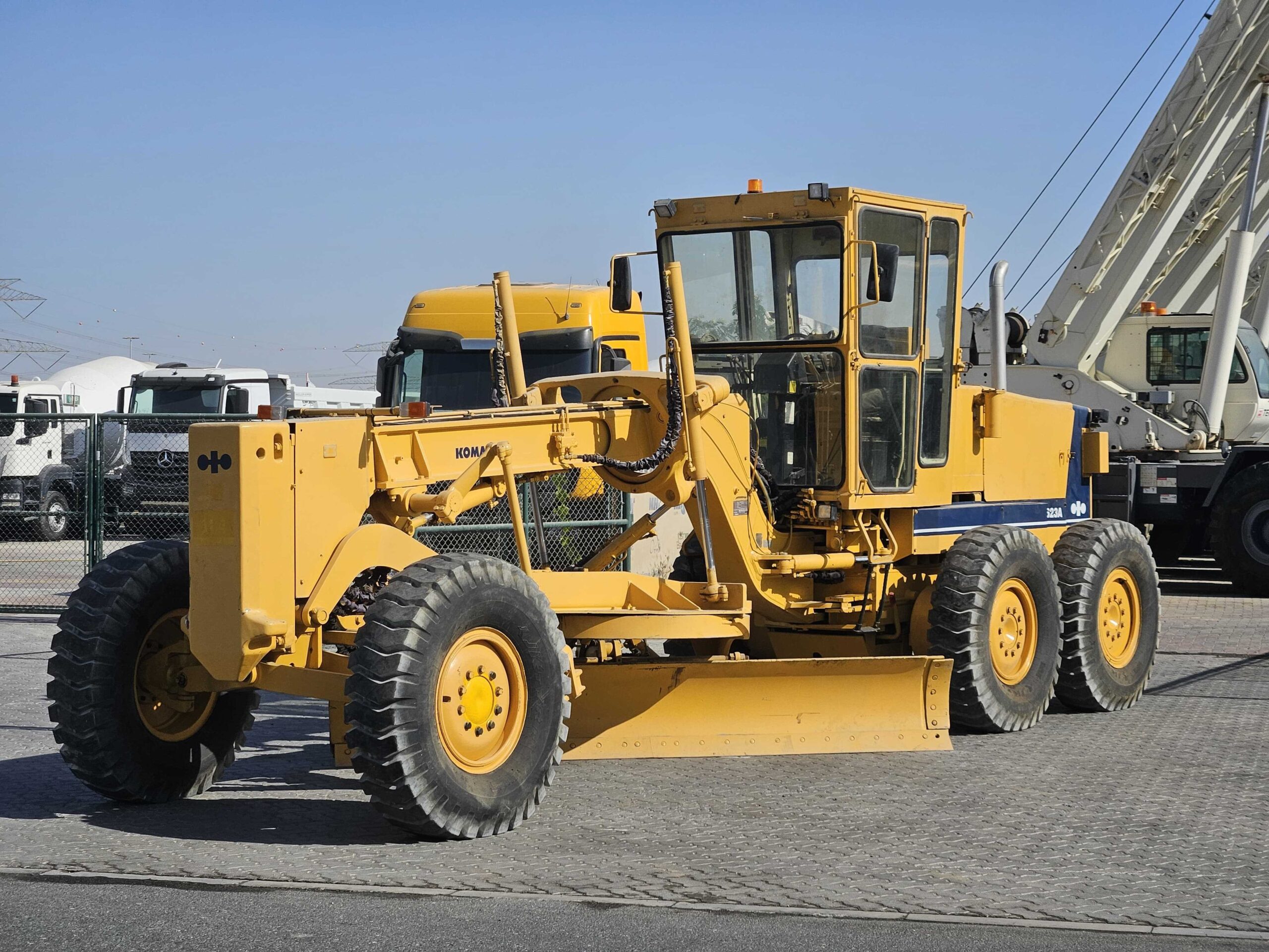 Грейдер KOMATSU GD623A-1