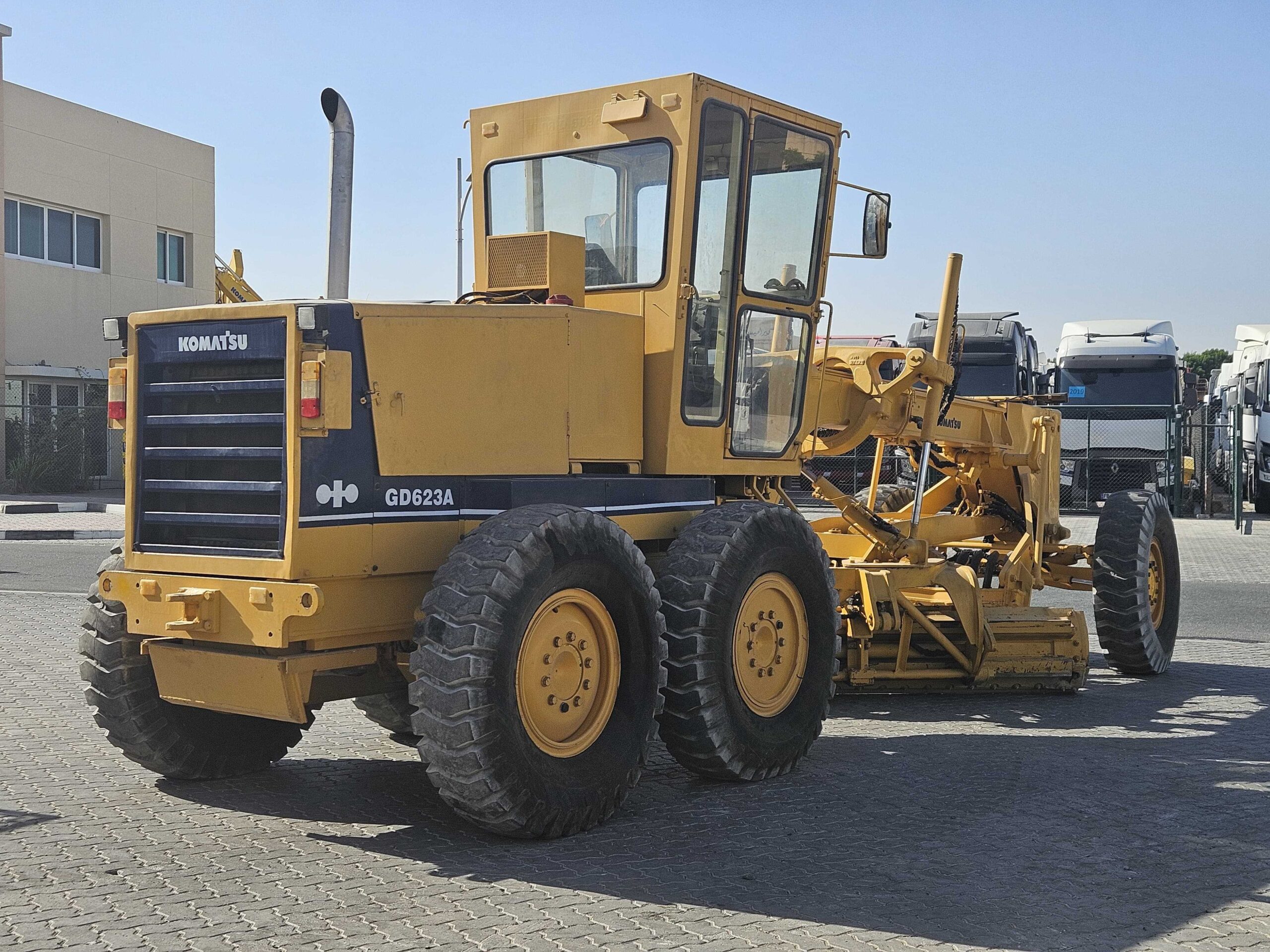 Грейдер KOMATSU GD623A-1