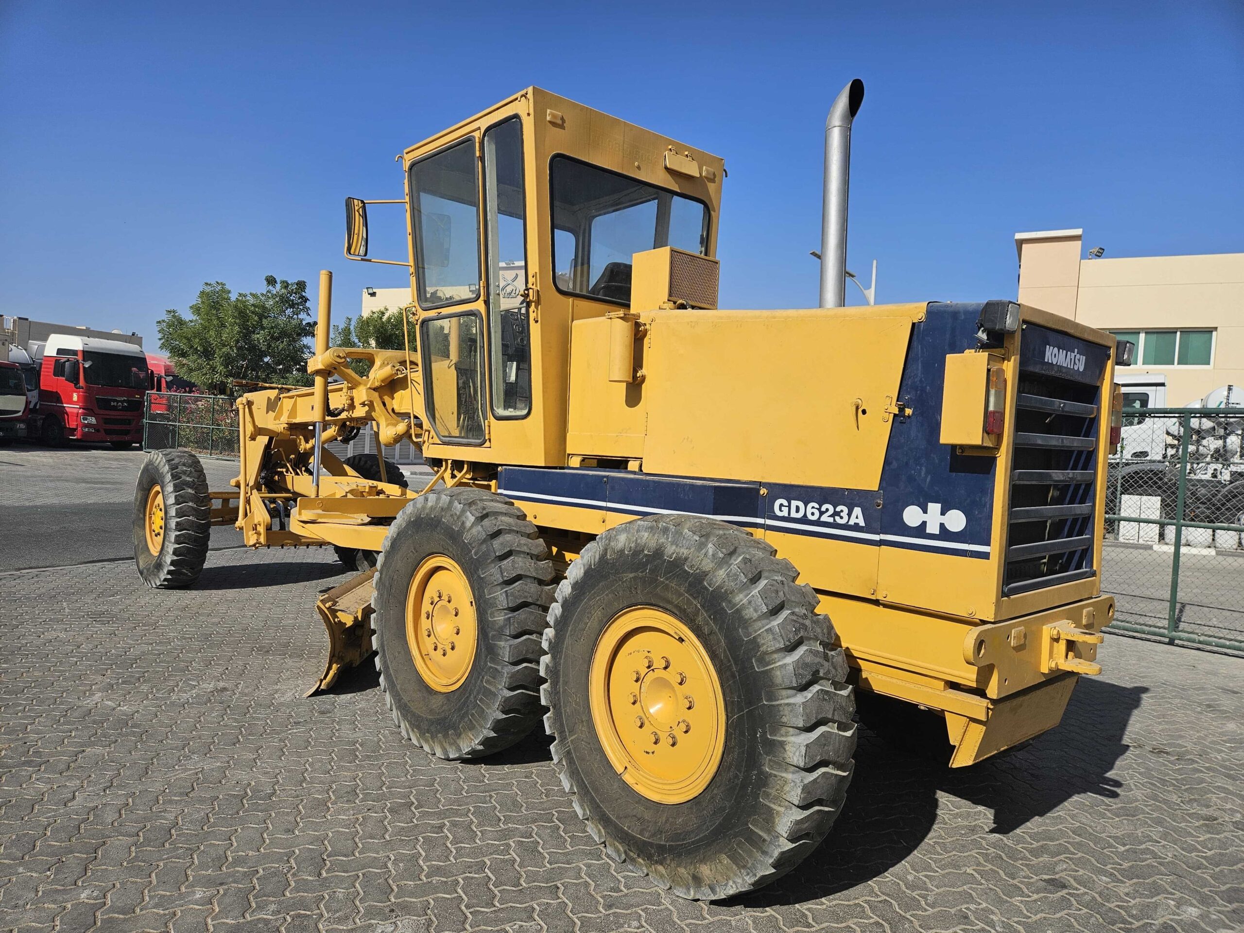 Грейдер KOMATSU GD623A-1