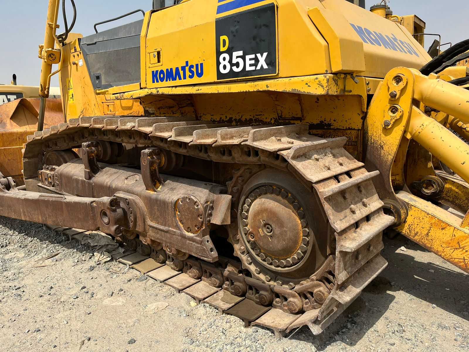 Бульдозер KOMATSU D85EX-15R Бульдозер KOMATSU D85EX-15R