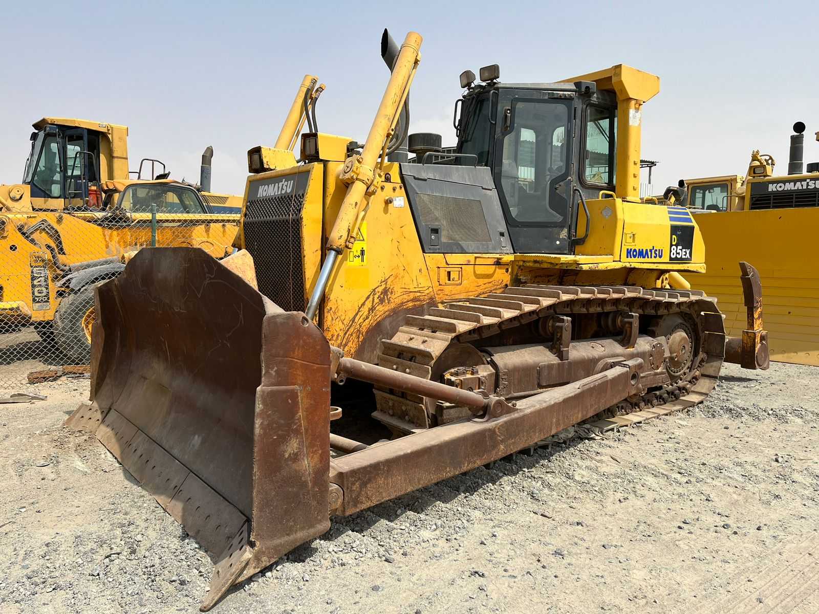 Бульдозер KOMATSU D85EX-15R Бульдозер KOMATSU D85EX-15R