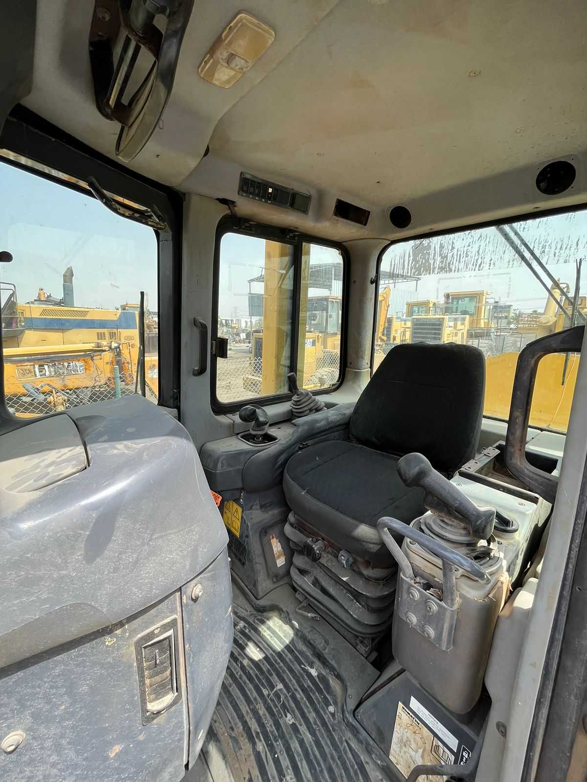 Бульдозер KOMATSU D85EX-15R Бульдозер KOMATSU D85EX-15R