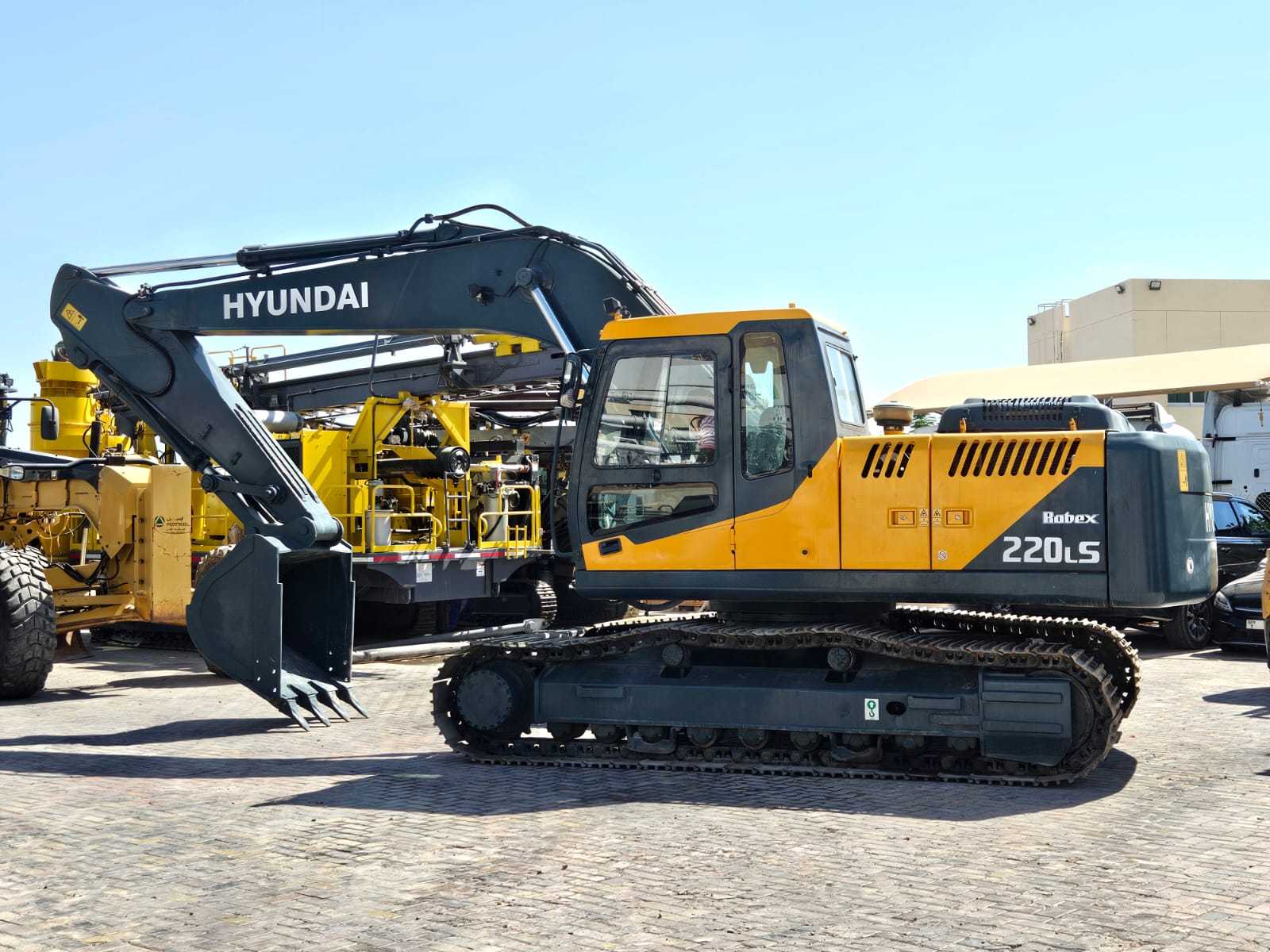 Экскаватор HYUNDAI R220L