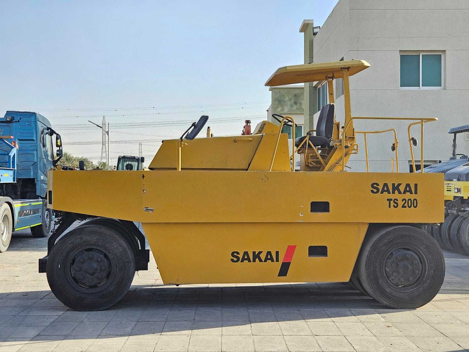 Дорожный каток SAKAI TS200