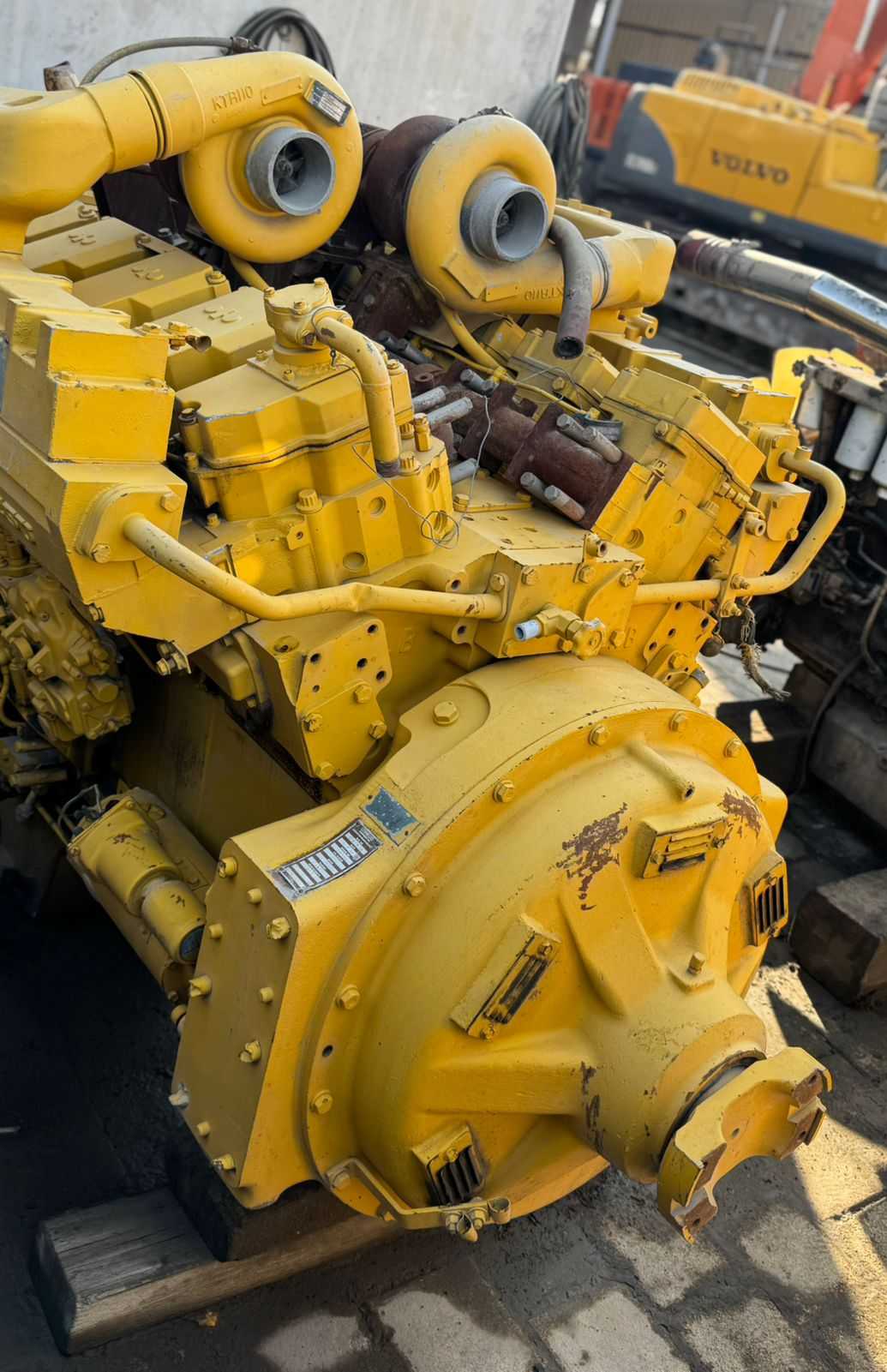 Двигатель KOMATSU (12V140) Двигатель KOMATSU (12V140)