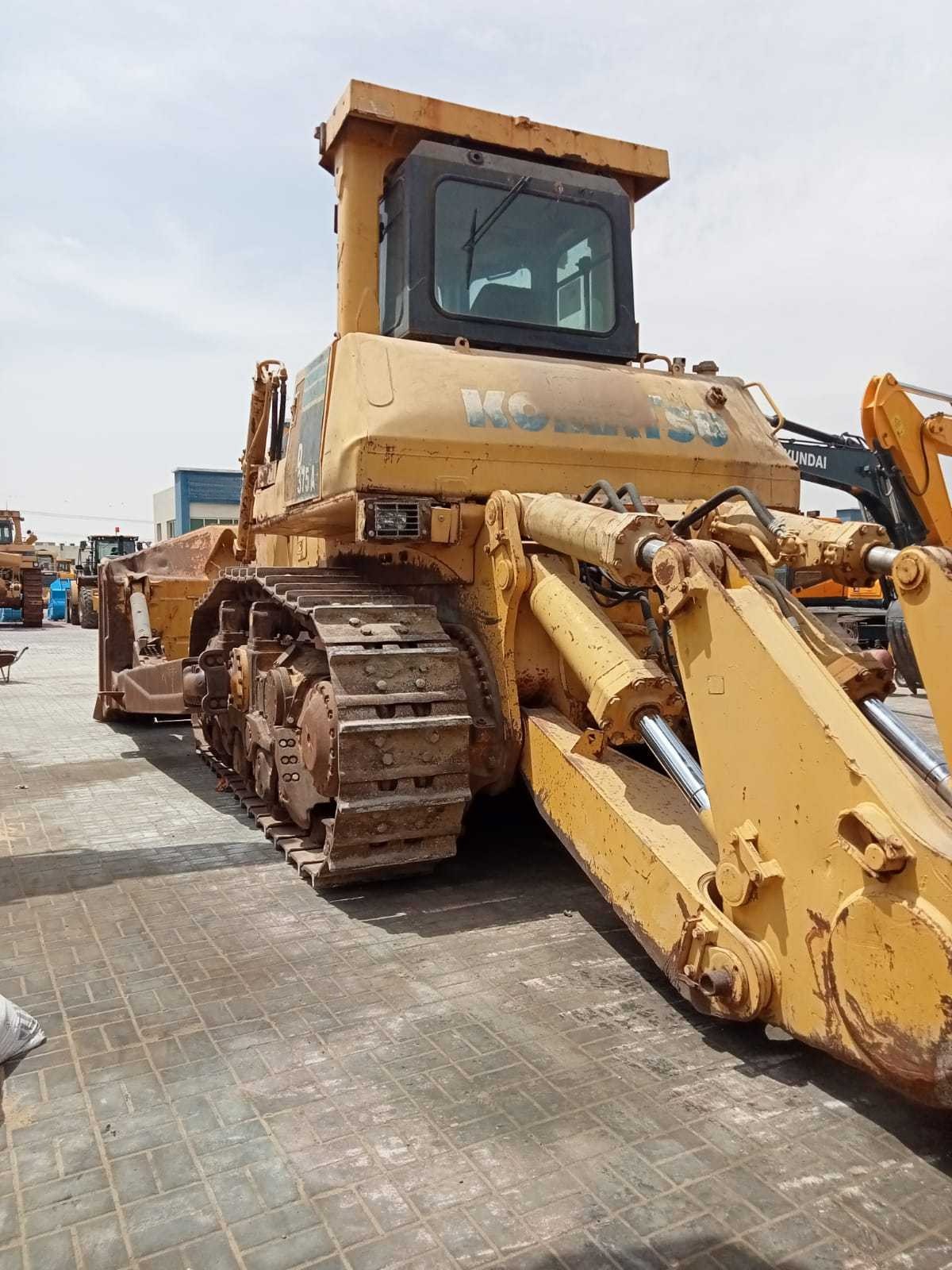 Бульдозер KOMATSU D375A-5 Бульдозер KOMATSU D375A-5