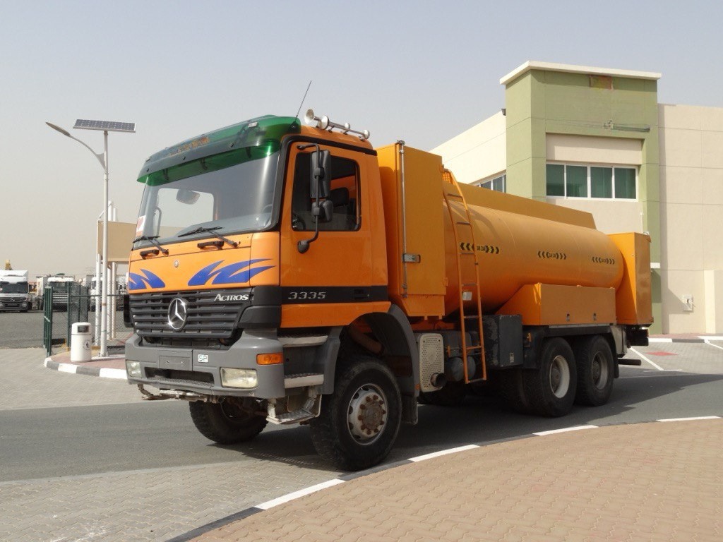 Грузовик Mercedes-Benz Actros 3335 AK Fuel & Lube Tanker