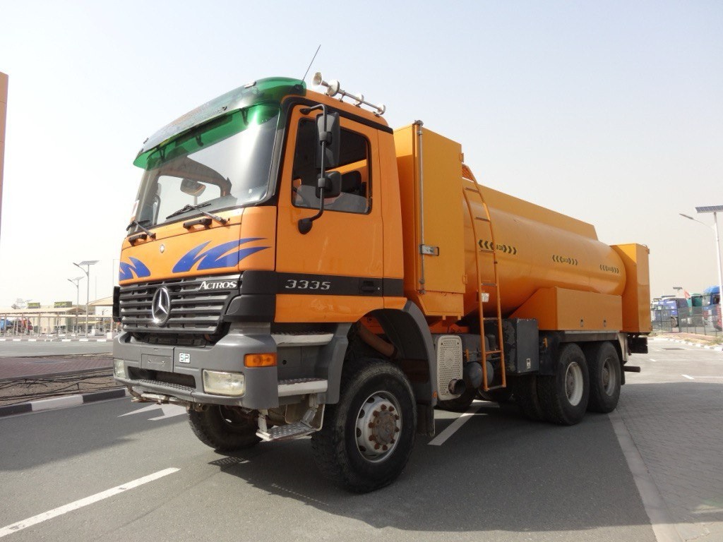 Грузовик Mercedes-Benz Actros 3335 AK Fuel & Lube Tanker