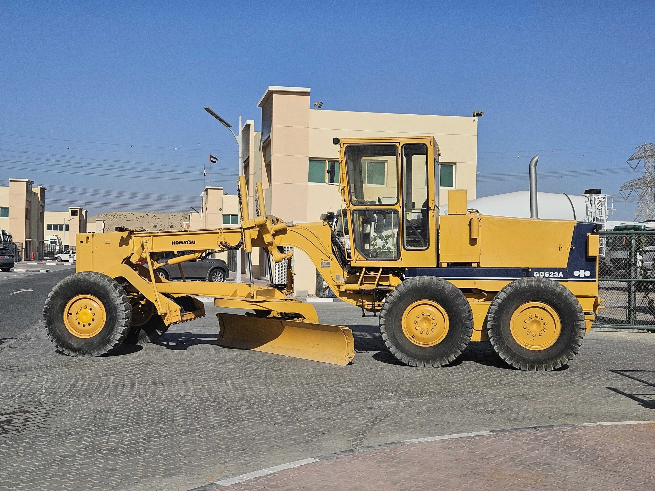 Грейдер KOMATSU GD623A-1