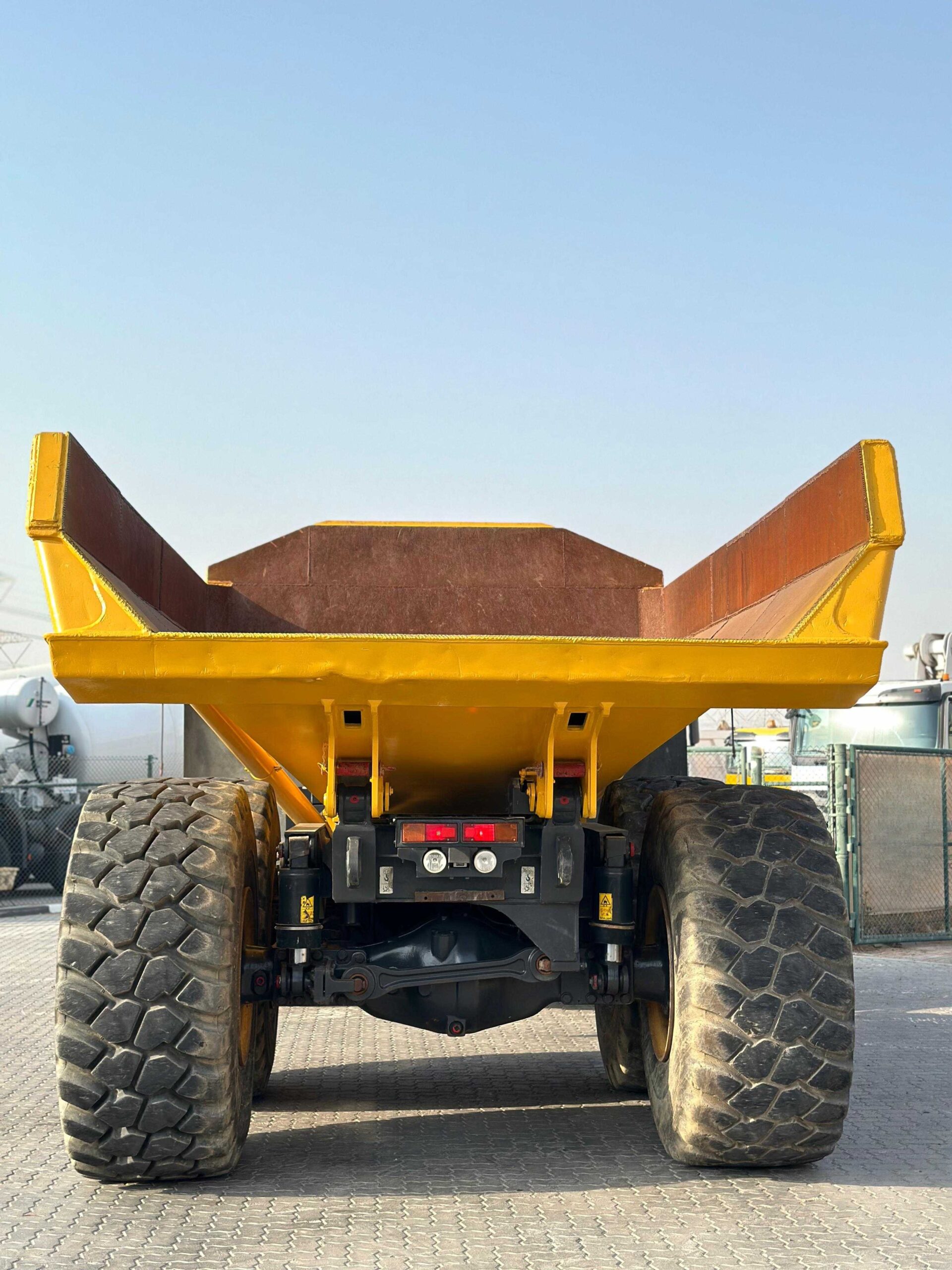 Самосвал KOMATSU HM400-3R