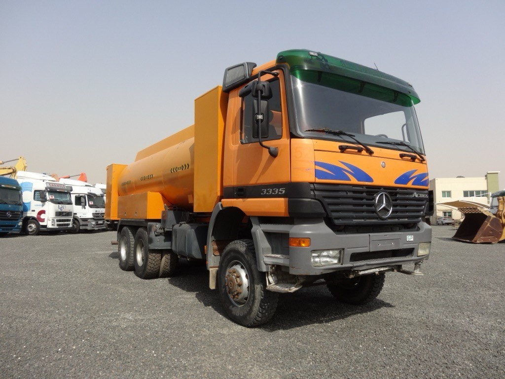 Грузовик Mercedes-Benz Actros 3335 AK Fuel & Lube Tanker