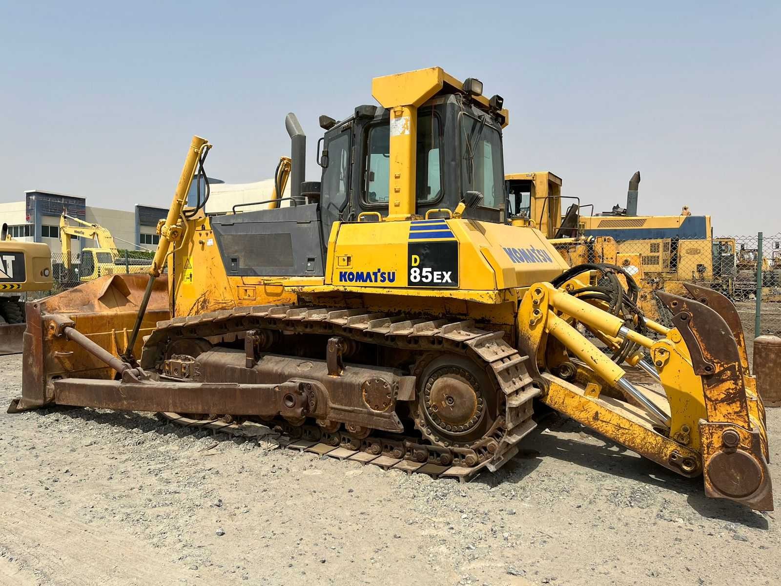 Бульдозер KOMATSU D85EX-15R Бульдозер KOMATSU D85EX-15R