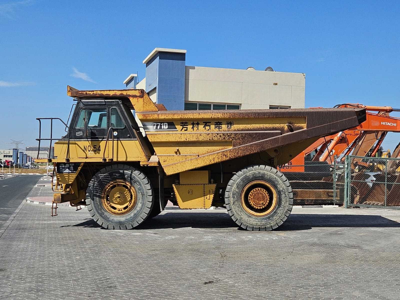 Самосвал CATERPILLAR 771D