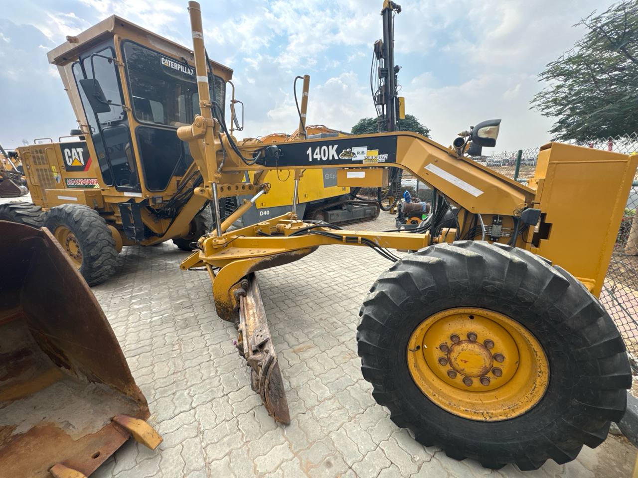 Грейдер Caterpillar 140K