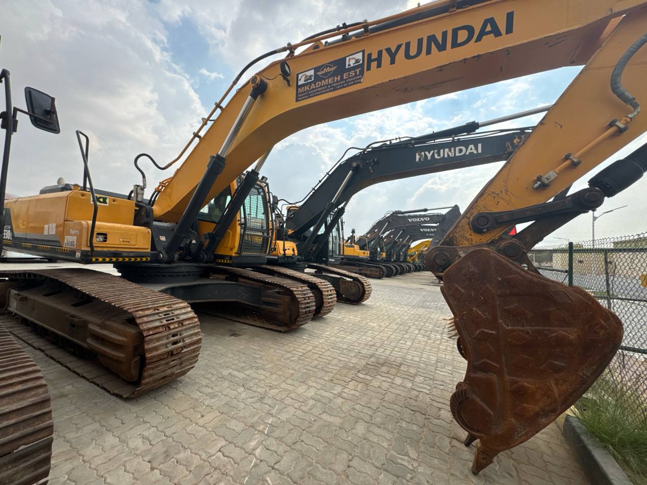 Экскаватор Hyundai 330L
