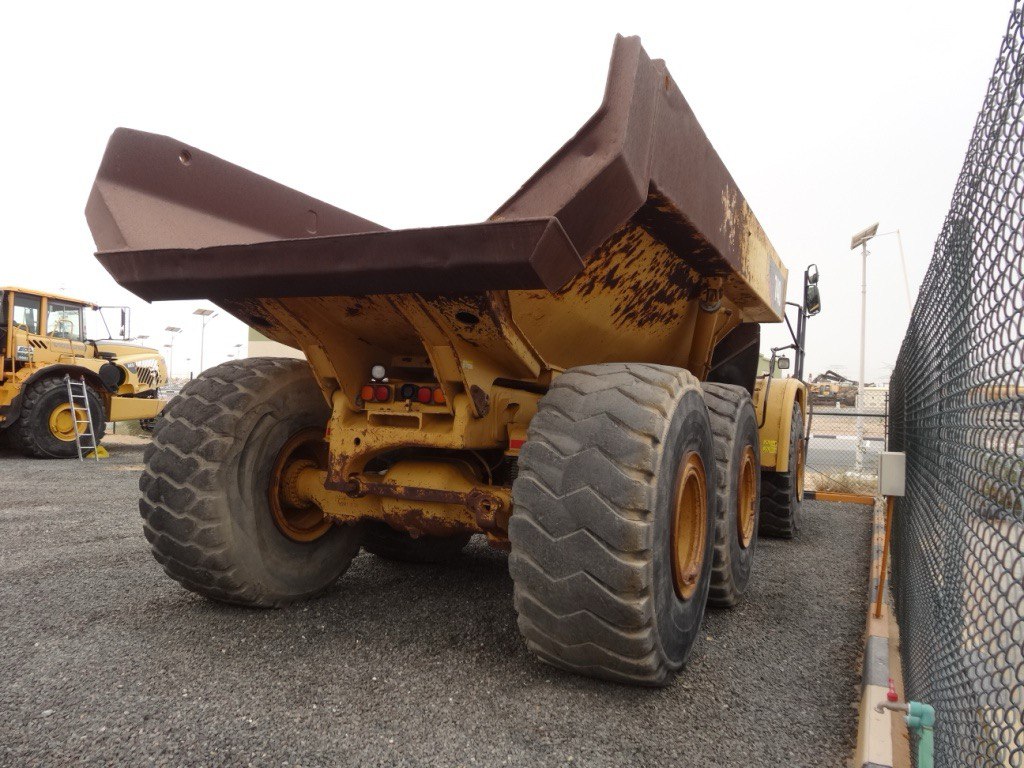 Самосвал Caterpillar 740