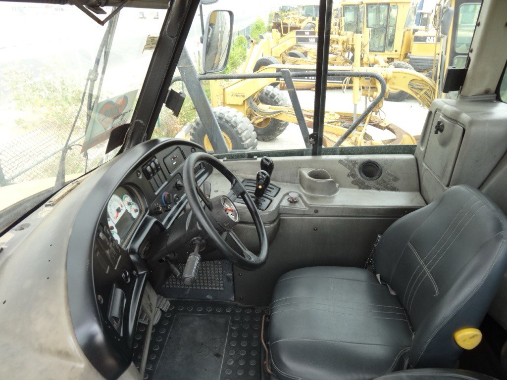 Самосвал Caterpillar 740