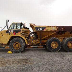 Самосвал Caterpillar 740