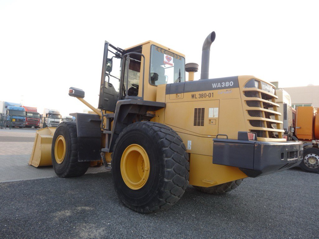 Погрузчик Komatsu WA380-3