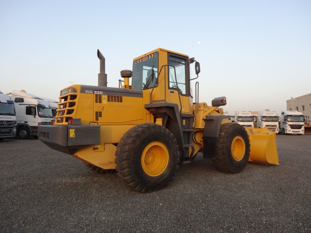 Погрузчик Komatsu WA320-3