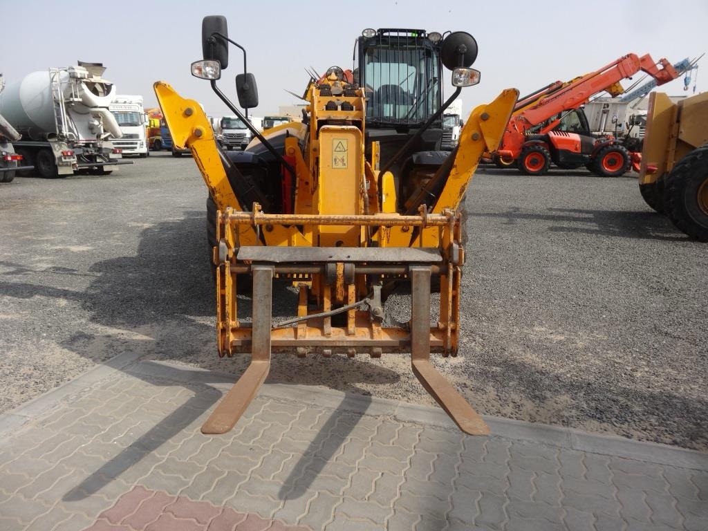 Телескопический погрузчик JCB 540-200