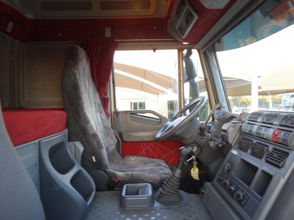 Грузовик Iveco 410 Trakker