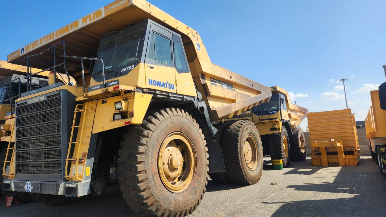 Самосвал Komatsu 785-7