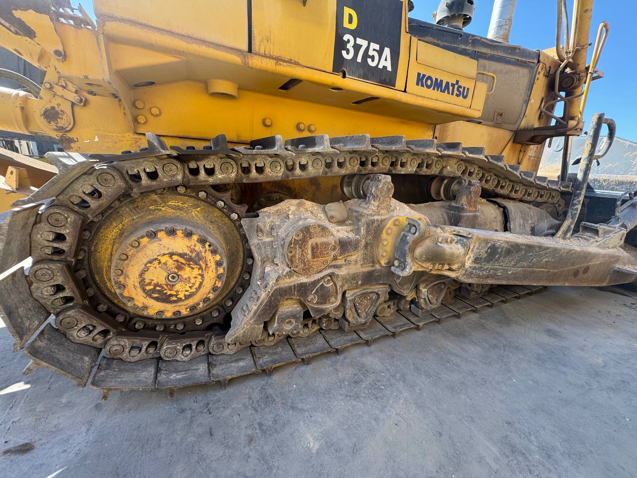 Бульдозер KOMATSU D375A-5