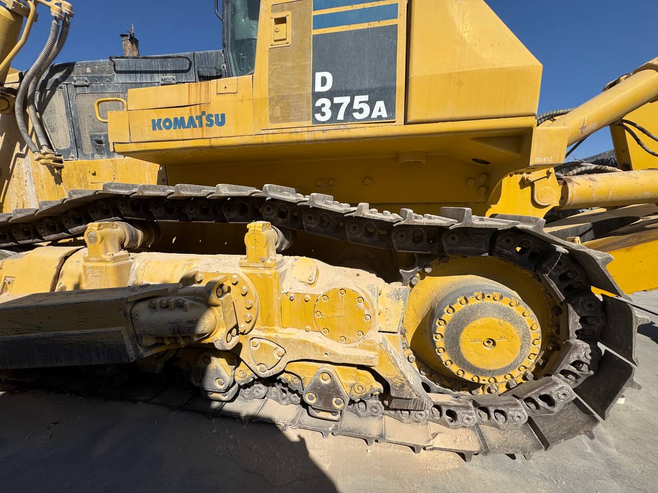 Бульдозер KOMATSU D375A-5