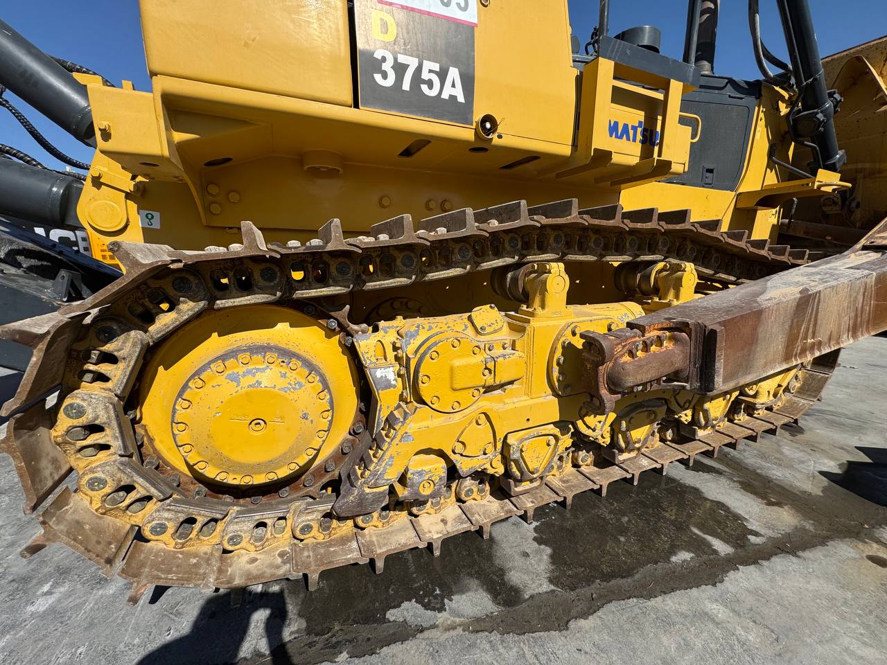 Бульдозер KOMATSU D375A-5