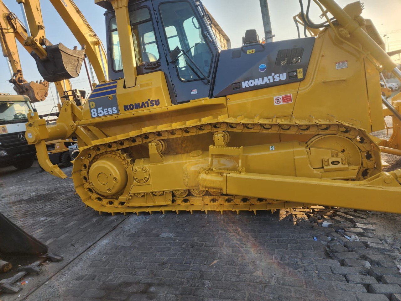 Бульдозер Komatsu 85ESS