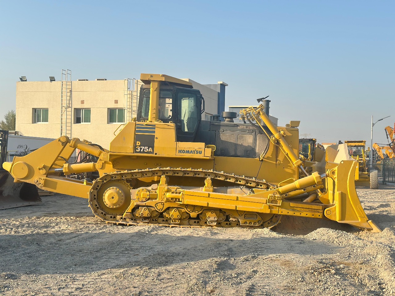 Бульдозер Komatsu 375-5