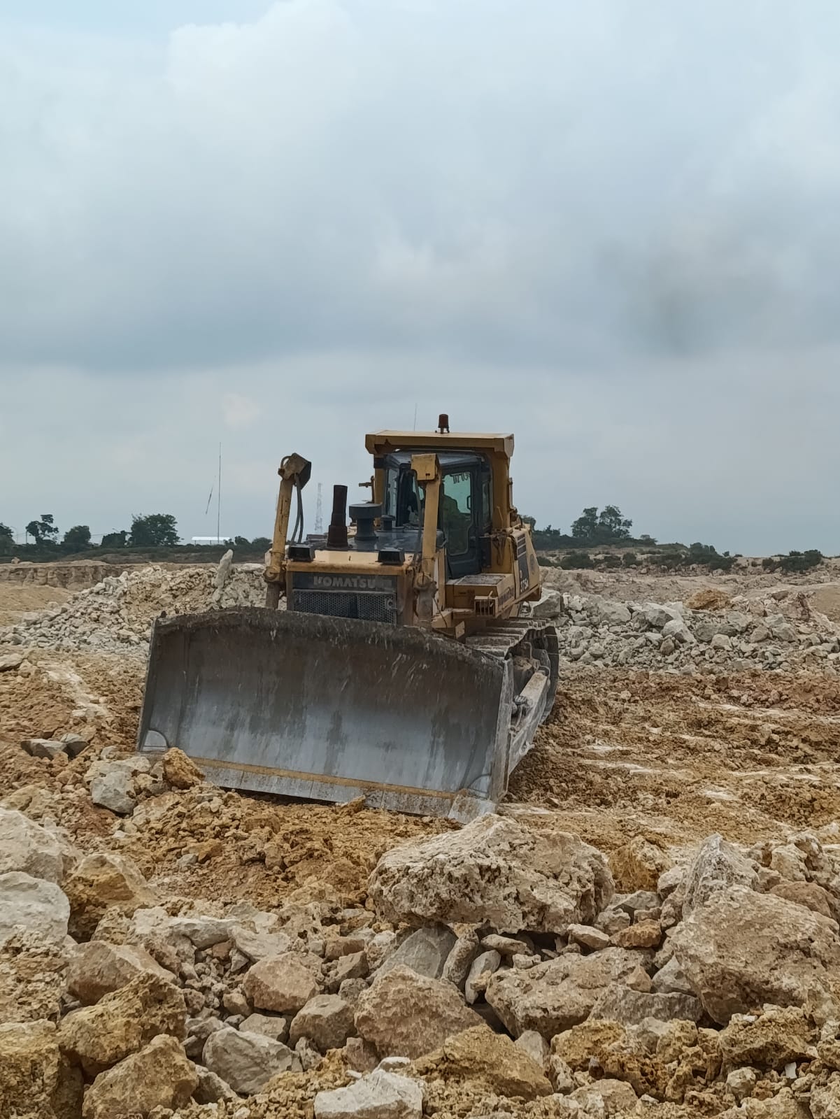 Бульдозер Komatsu 375-5