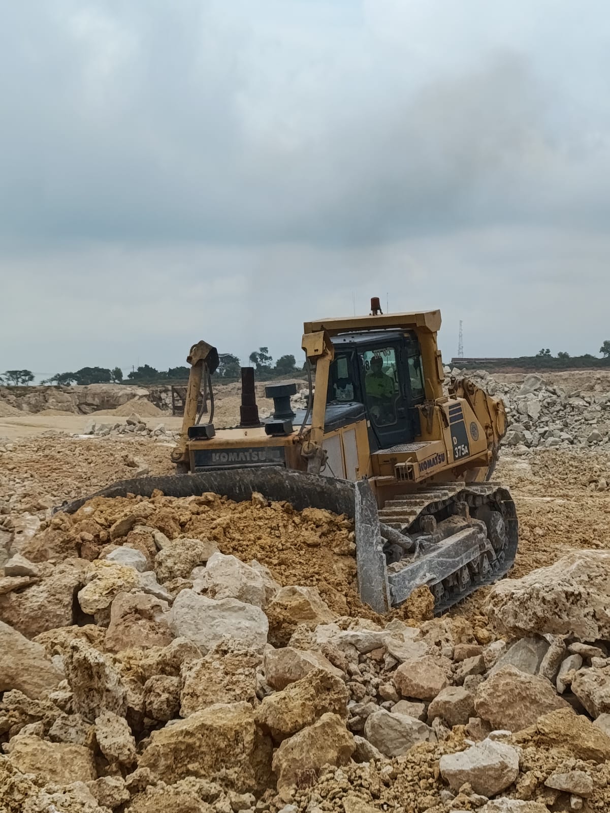 Бульдозер Komatsu 375-5