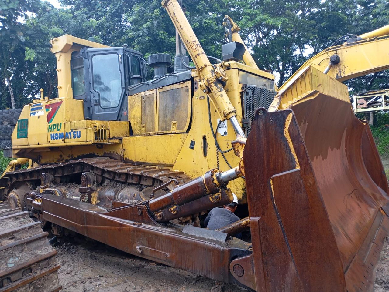Бульдозер Komatsu 375-6R