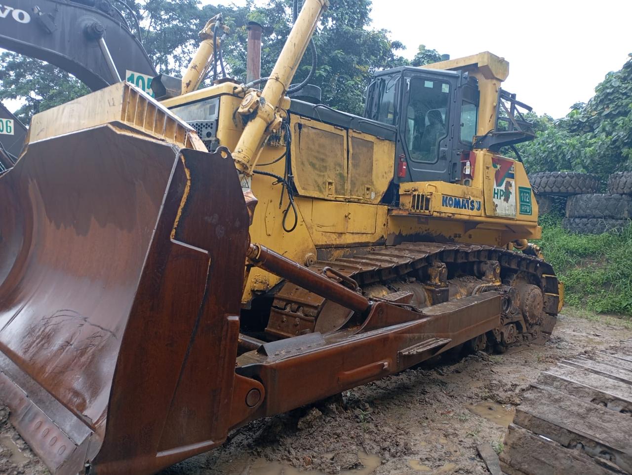 Бульдозер Komatsu 375-6R